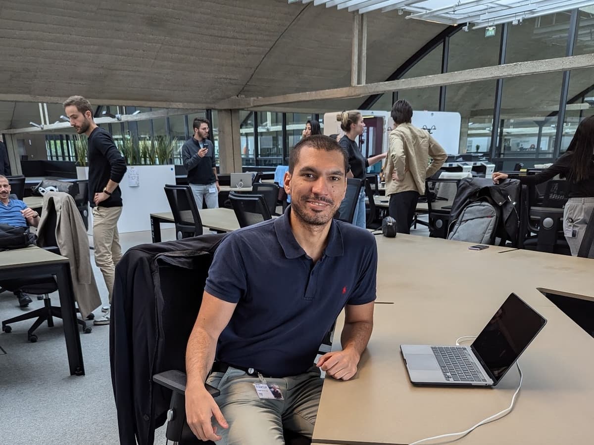 Photo professionnelle de Yassine Chabli, CEO de Billabex et expert en intelligence artificielle business