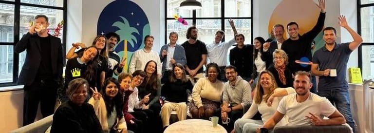 Les participants certifiés du bootcamp célébrant la fin de leur formation